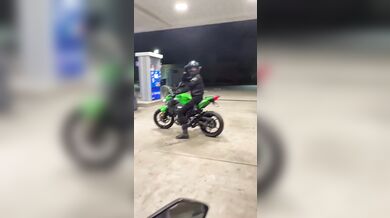 Motofail na benzínce