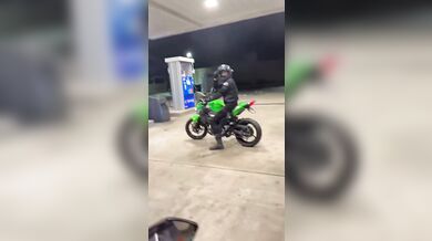 Motofail na benzínce