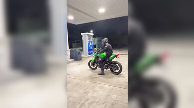 Motofail na benzínce