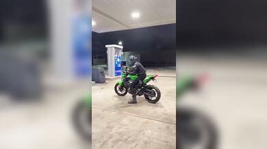Motofail na benzínce