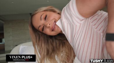 Prsatá blondýna Katalina Kyle úplně zešílela po tvrdém mrdání do análu