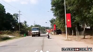 Čelní střet motorkářů na silnici