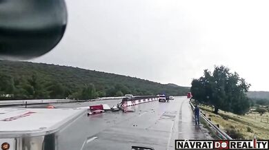 Ohnivá nehoda náklaďáku v Mexiku: Dva lidé jako zázrakem přežili jen s lehkými zraněními