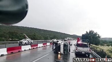 Ohnivá nehoda náklaďáku v Mexiku: Dva lidé jako zázrakem přežili jen s lehkými zraněními
