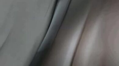 Řidiči Tesly praskla pneumatika na německé dálnici