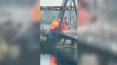Ruský útok na most v Kyjevě: Při náletu na klíčové spojení přes řeku byli zraněni dva lidé