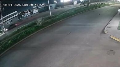 Auto narazilo do sloupu a nechalo dvě čtvrti bez elektřiny
