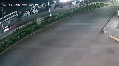 Auto narazilo do sloupu a nechalo dvě čtvrti bez elektřiny