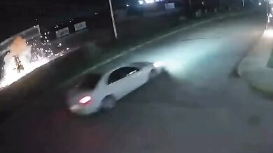 Auto narazilo do sloupu a nechalo dvě čtvrti bez elektřiny