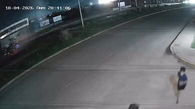 Auto narazilo do sloupu a nechalo dvě čtvrti bez elektřiny