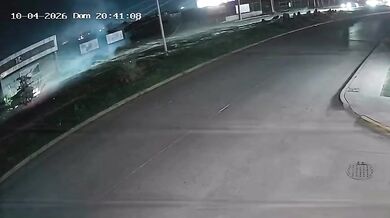 Auto narazilo do sloupu a nechalo dvě čtvrti bez elektřiny