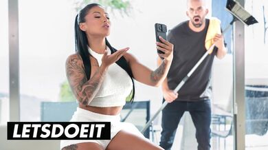 Dokonalá MILFka Mariana Martix má sex se sousedem s velkým čurákem