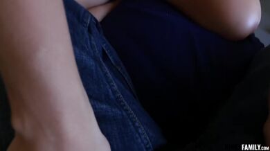 Makenna Blue přistižena při masturbaci