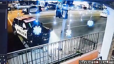 Policejní vůz srazil chodce v Kalifornii: Muž skončil v kritickém stavu v nemocnici