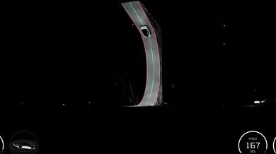 Nová Tesla Roadster šokovala svět: Elon Musk předvedl auto, které dokáže skákat a létat