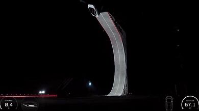 Nová Tesla Roadster šokovala svět: Elon Musk předvedl auto, které dokáže skákat a létat