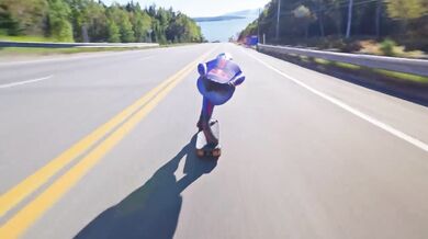 Nový světový rekord v jízdě na skateboardu: Španěl uháněl z kopce rychlostí přes 151 km/h