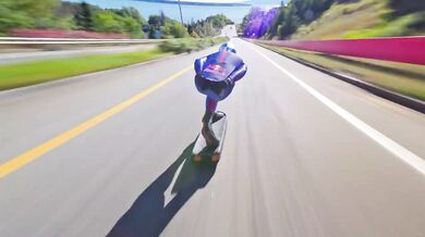 Nový světový rekord v jízdě na skateboardu: Španěl uháněl z kopce rychlostí přes 151 km/h