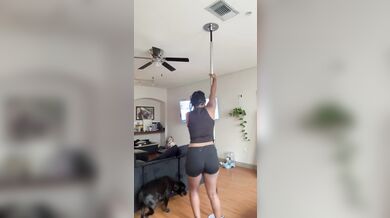 Cvičení pole dance skončilo potopou