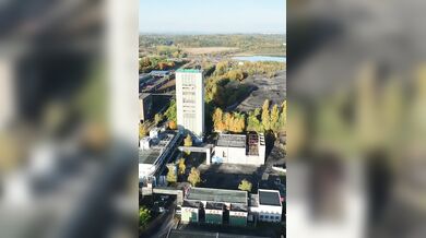 Demolice těžní věže v Karviné: Téměř sedmdesátimetrová dominanta Dolu ČSA šla k zemi