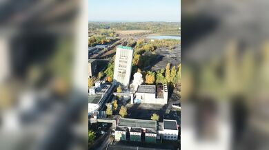 Demolice těžní věže v Karviné: Téměř sedmdesátimetrová dominanta Dolu ČSA šla k zemi