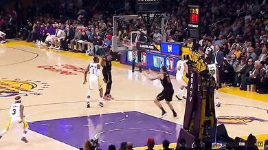 Parádička LeBrona Jamese