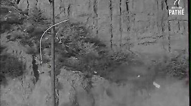 První skok s motorkou a padákem