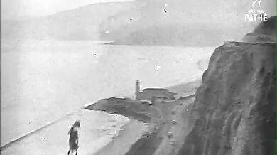 První skok s motorkou a padákem