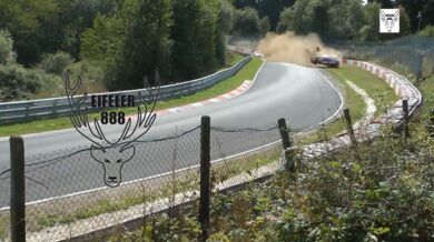 Rozstřelené Porsche 911 na Nordschleife