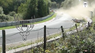 Rozstřelené Porsche 911 na Nordschleife