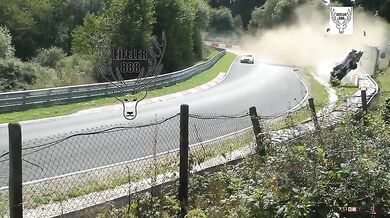 Rozstřelené Porsche 911 na Nordschleife