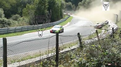 Rozstřelené Porsche 911 na Nordschleife
