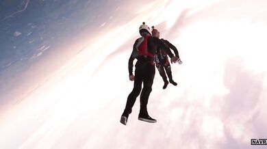 Skydiving při západu Slunce