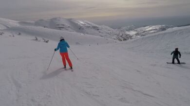 Lyžaři sledují odpálení raket