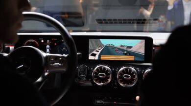 Videohra v Mercedesu