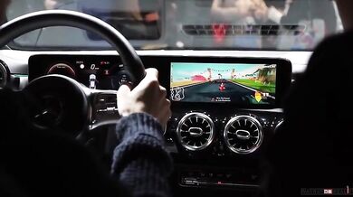 Videohra v Mercedesu