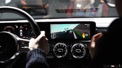 Videohra v Mercedesu