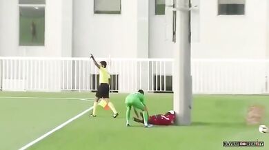 Fotbalista vs. sloup