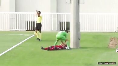 Fotbalista vs. sloup