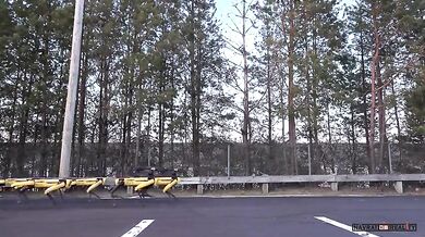 Roboti vs. nákladní vůz