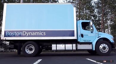 Roboti vs. nákladní vůz