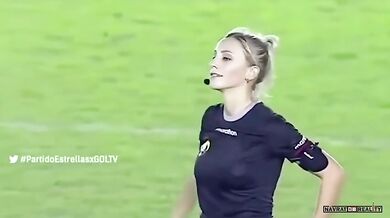 Vtipná a sexy rozhodčí