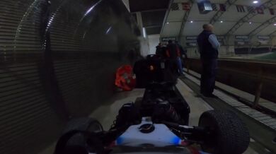 Kamera na závodním autíčku