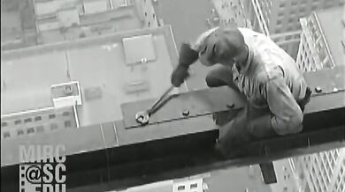 Výstavba mrakodrapu v roce 1930