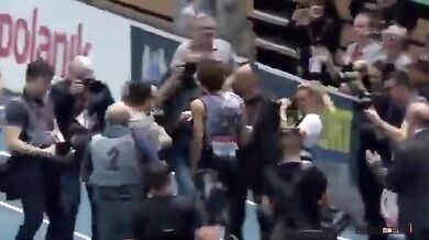 Světový rekord ve skoku o tyči